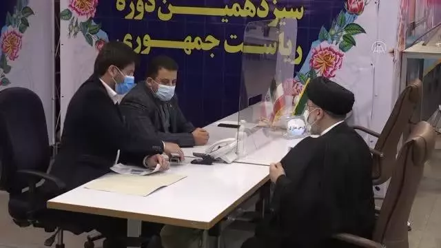 İran cumhurbaşkanlığı seçimlerinde muhafazakarların güçlü isimleri onay aldı