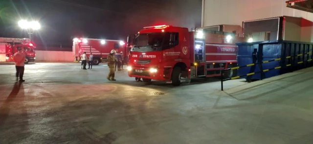 İzmir'de marketler zincirinin deposunda yangın paniği