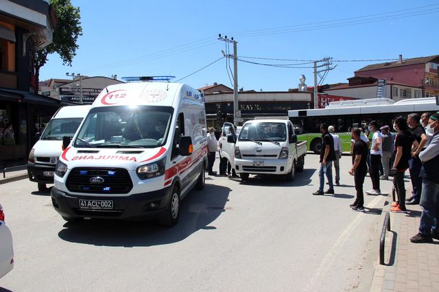 kamyonetin carptigi 2 kadin agir yaralaninca 3 14155215 o