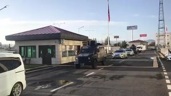 Kars ve Adana'da terör operasyonu Kars ve Adana'da terör operasyonu