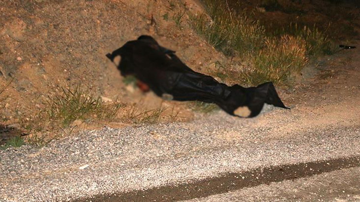 Kavga ihbarına giden ekipler, silahla vurulmuş ceset buldu