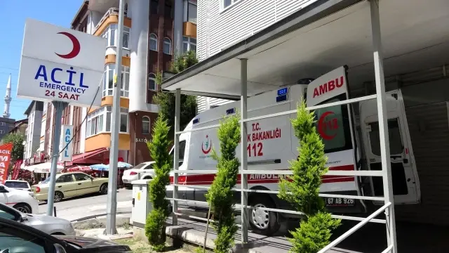 Konserveden zehirlenen adam hastaneye kaldırıldı