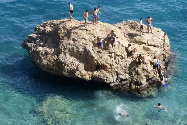 Konyaaltı sahili doldu Konyaaltı sahili doldu