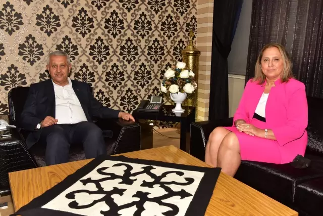 AFYONKARAHİSAR - Kosova Cumhuriyeti İstanbul Başkonsolosu Novoberdaliu, belediyeyi ziyaret etti AFYONKARAHİSAR - Kosova Cumhuriyeti İstanbul Başkonsolosu Novoberdaliu, belediyeyi ziyaret etti