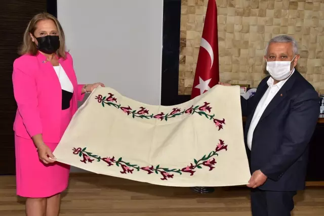 AFYONKARAHİSAR - Kosova Cumhuriyeti İstanbul Başkonsolosu Novoberdaliu, belediyeyi ziyaret etti AFYONKARAHİSAR - Kosova Cumhuriyeti İstanbul Başkonsolosu Novoberdaliu, belediyeyi ziyaret etti