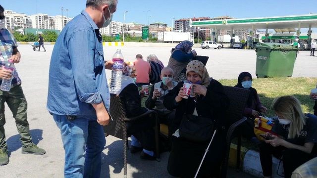 lastik patladi yalani ile 24 yolcuyu tem in 3 14155301 o