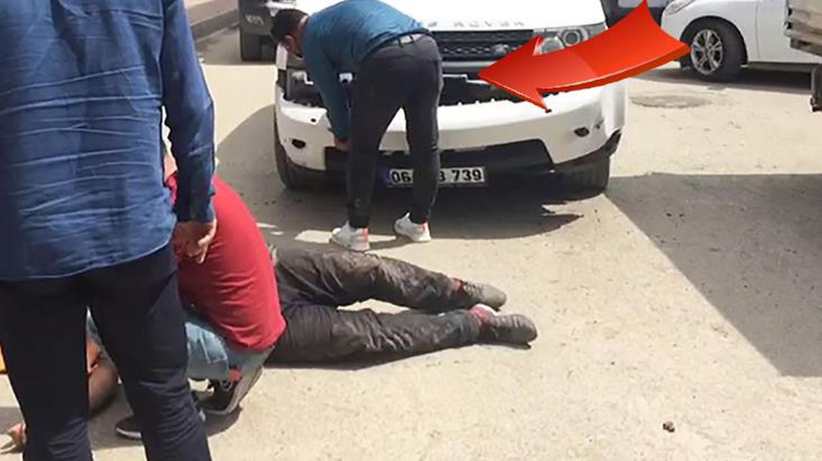 Lüks araçla motosiklet çarpıştı; sürücü yerde acıyla kıvranan adamı bırakıp tamponuyla ilgilendi