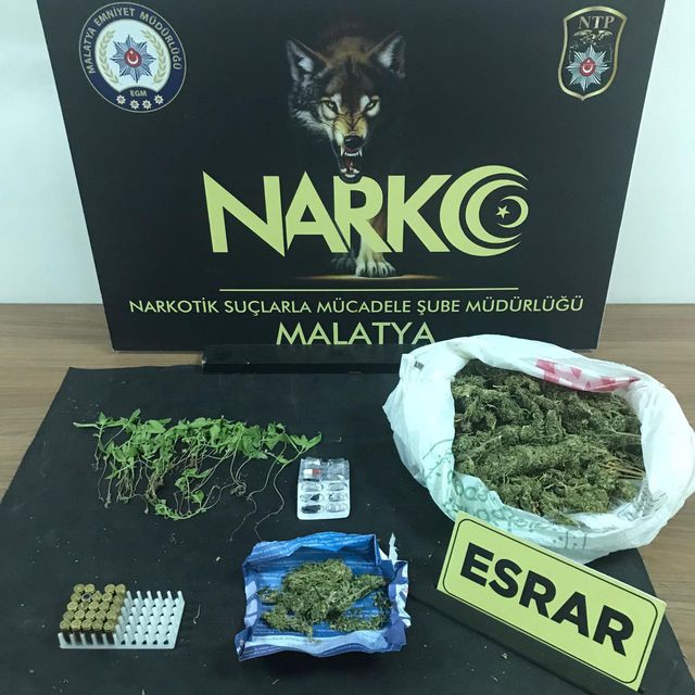 Malatya'da uyuşturucu operasyonlarında 3 zanlı tutuklandı Malatya'da uyuşturucu operasyonlarında 3 zanlı tutuklandı