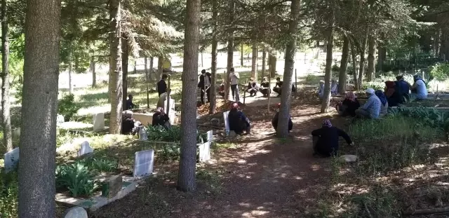 Öldürülen Tuğçe Duman son yolculuğuna uğurlandı Öldürülen Tuğçe Duman son yolculuğuna uğurlandı