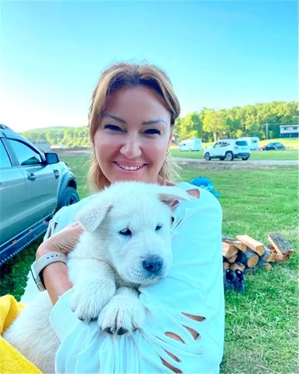 Pınar Altuğ kedi ve köpek sahiplendi