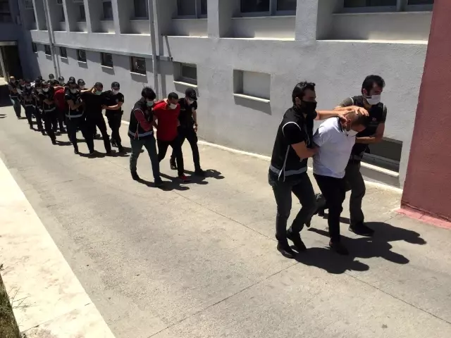 'Sahil Rüzgarı' operasyonunda 4 tutuklama 'Sahil Rüzgarı' operasyonunda 4 tutuklama