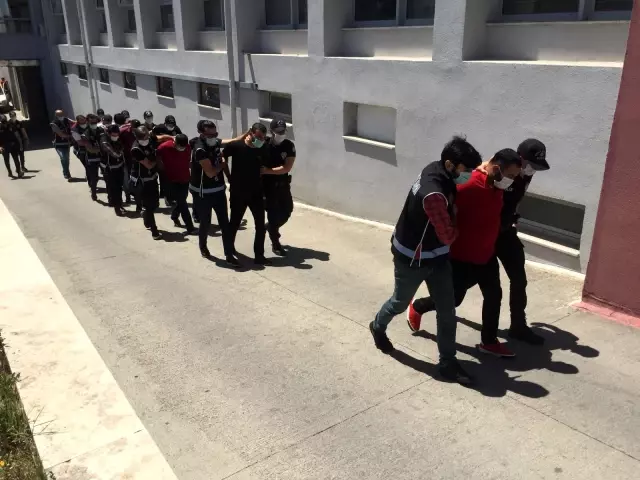 'Sahil Rüzgarı' operasyonunda 4 tutuklama 'Sahil Rüzgarı' operasyonunda 4 tutuklama