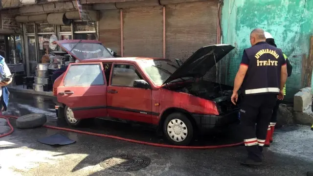 Seyir halindeki LPG'li araç bir anda alev aldı Seyir halindeki LPG'li araç bir anda alev aldı
