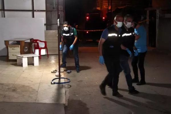 SOKAK ARASINDA 2 KİŞİYE KURŞUN YAĞDIRDI 1 ÖLÜ, 1 YARALI SOKAK ARASINDA 2 KİŞİYE KURŞUN YAĞDIRDI 1 ÖLÜ, 1 YARALI
