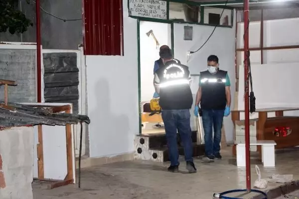 SOKAK ARASINDA 2 KİŞİYE KURŞUN YAĞDIRDI 1 ÖLÜ, 1 YARALI SOKAK ARASINDA 2 KİŞİYE KURŞUN YAĞDIRDI 1 ÖLÜ, 1 YARALI