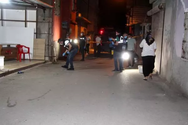 SOKAK ARASINDA 2 KİŞİYE KURŞUN YAĞDIRDI 1 ÖLÜ, 1 YARALI SOKAK ARASINDA 2 KİŞİYE KURŞUN YAĞDIRDI 1 ÖLÜ, 1 YARALI