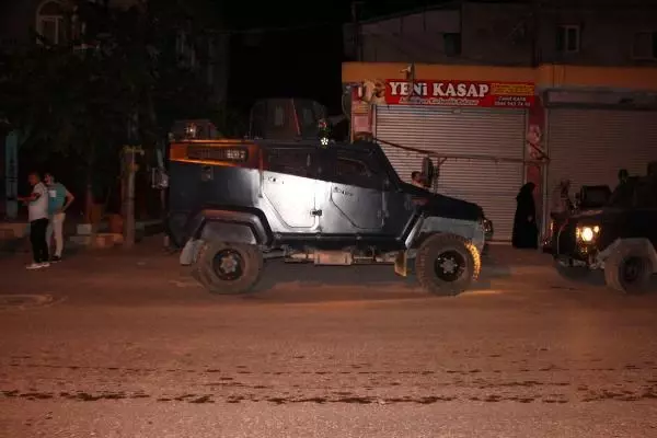SOKAK ARASINDA 2 KİŞİYE KURŞUN YAĞDIRDI 1 ÖLÜ, 1 YARALI SOKAK ARASINDA 2 KİŞİYE KURŞUN YAĞDIRDI 1 ÖLÜ, 1 YARALI