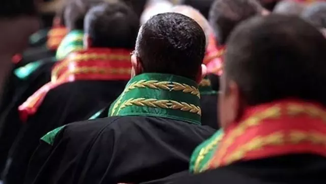 Son Dakika: HSK'nın yaz kararnamesiyle 3 bin 70 hakim ve savcının görev yeri değişti Son Dakika: HSK'nın yaz kararnamesiyle 3 bin 70 hakim ve savcının görev yeri değişti