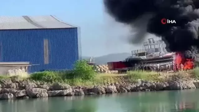 Tersanedeki yangın panik yaşattı