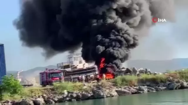 Tersanedeki yangın panik yaşattı