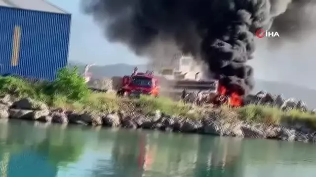 Tersanedeki yangın panik yaşattı