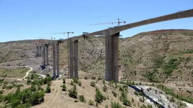 Türkiye'nin en yüksek ayaklı viyadüğü Konya-Alanya arasını 2 saat 15 dakikaya indirecek