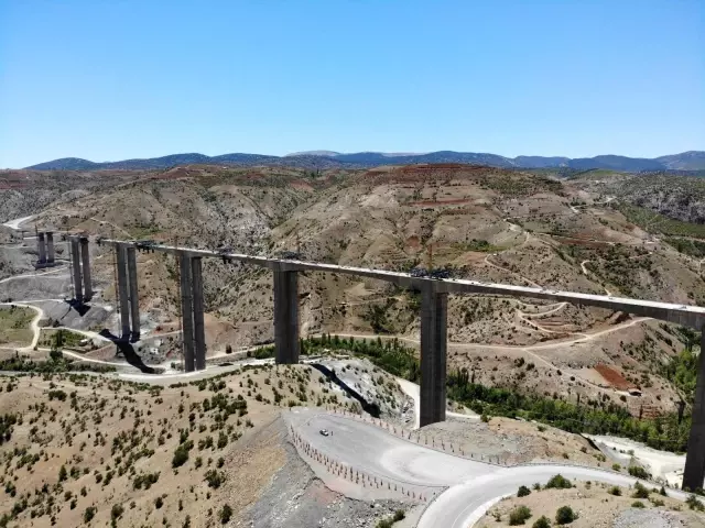 Türkiye'nin en yüksek ayaklı viyadüğü Konya-Alanya arasını 2 saat 15 dakikaya indirecek