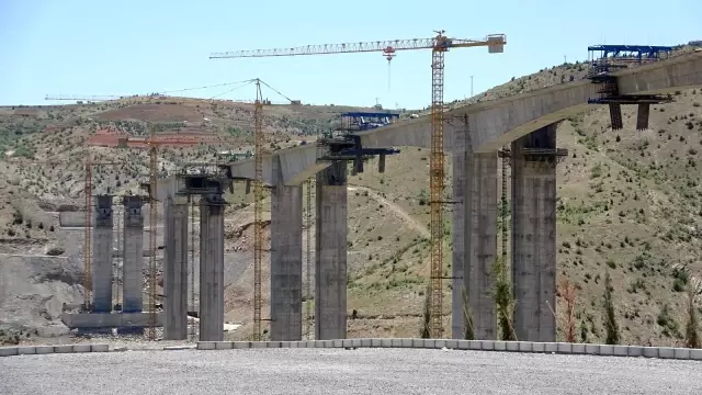 Türkiye'nin en yüksek ayaklı viyadüğü Konya-Alanya arasını 2 saat 15 dakikaya indirecek