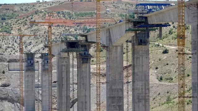 Türkiye'nin en yüksek ayaklı viyadüğü Konya-Alanya arasını 2 saat 15 dakikaya indirecek
