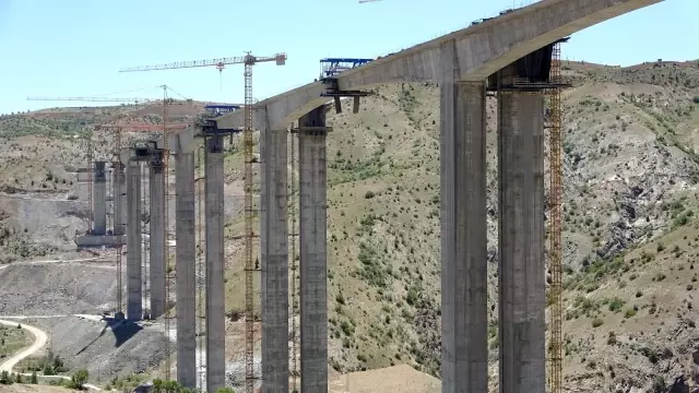 Türkiye'nin en yüksek ayaklı viyadüğü Konya-Alanya arasını 2 saat 15 dakikaya indirecek
