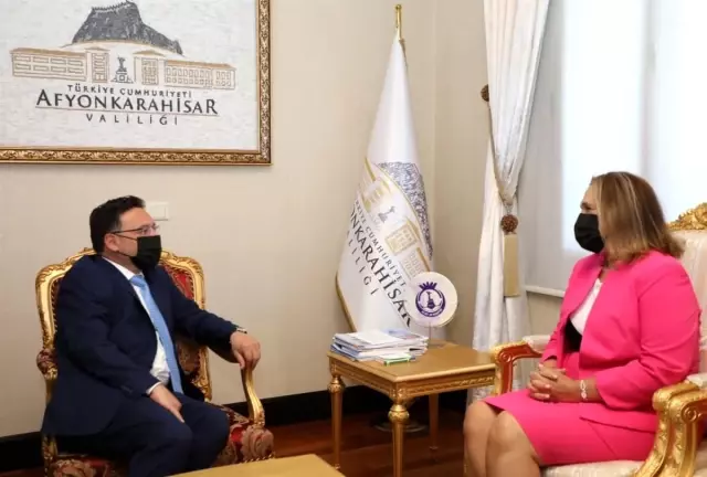 Vali Çiçek: 'Türkiye ve Kosova arasındaki tarihi bağlar her alanda daha da güçlenecek' Vali Çiçek: 'Türkiye ve Kosova arasındaki tarihi bağlar her alanda daha da güçlenecek'