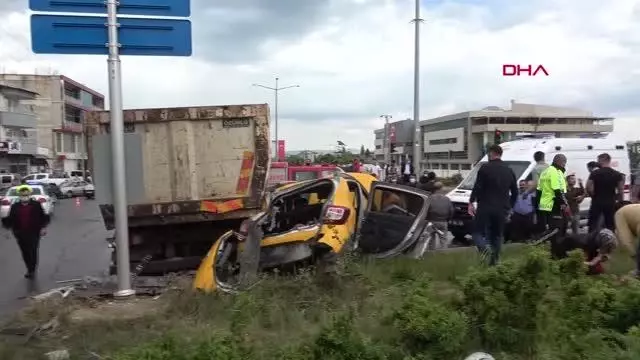 VAN'DA ZİNCİRLEME KAZA 1'İ AĞIR 4 YARALI VAN'DA ZİNCİRLEME KAZA 1'İ AĞIR 4 YARALI