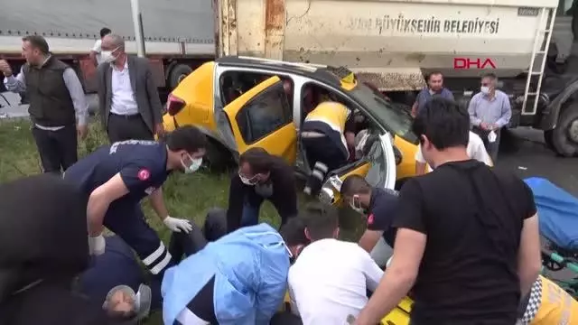 VAN'DA ZİNCİRLEME KAZA 1'İ AĞIR 4 YARALI VAN'DA ZİNCİRLEME KAZA 1'İ AĞIR 4 YARALI