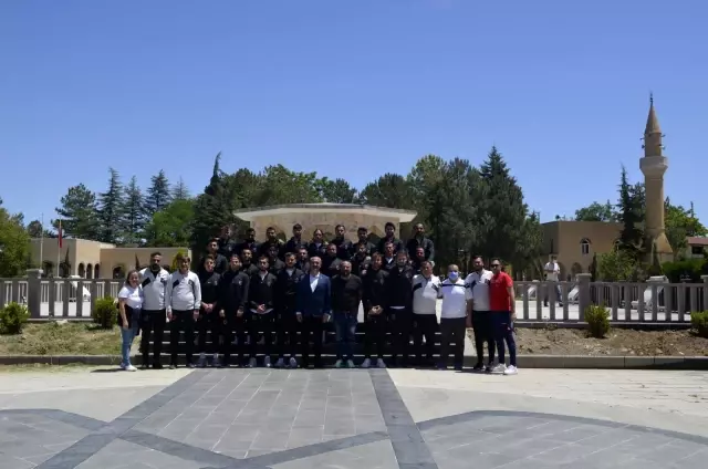 Yunusemrespor Kulübünden Yunus Emre türbesine ziyaret