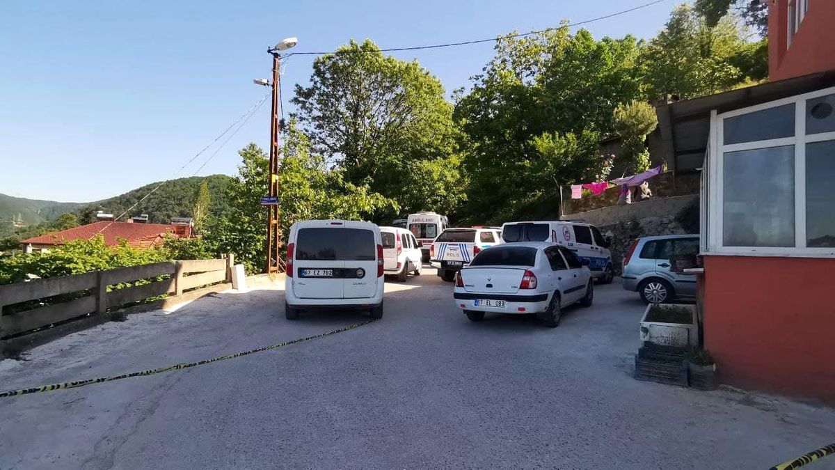 Zonguldak'ta 2 kişi araçta silahla vurulmuş halde bulundu
