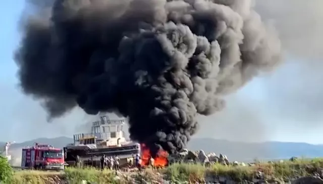 Tersanedeki yangın panik yaşattı