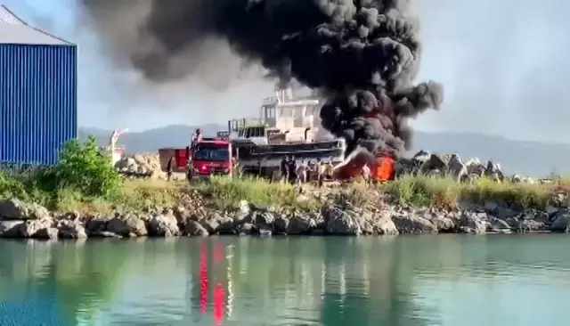 Tersanedeki yangın panik yaşattı