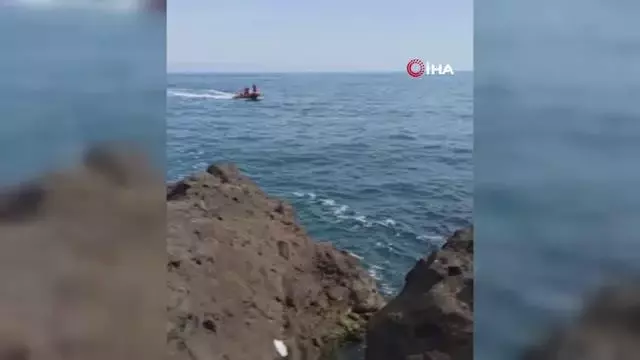 Balık tutmak isterken kayalıklardan düşüp yaralandı
