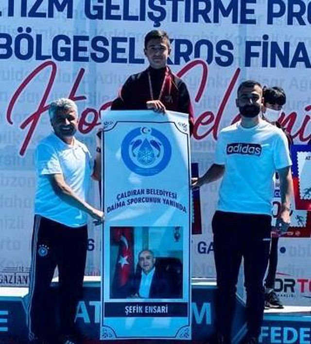 Başkan Ensari'den şampiyon sporcuya tebrik telefonu Başkan Ensari'den şampiyon sporcuya tebrik telefonu