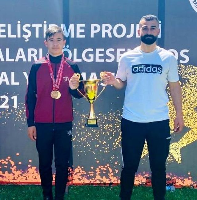 Başkan Ensari'den şampiyon sporcuya tebrik telefonu Başkan Ensari'den şampiyon sporcuya tebrik telefonu