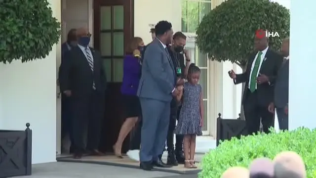 Biden, George Floyd'un ölümünün 1. yıl dönümünde ailesiyle görüştü