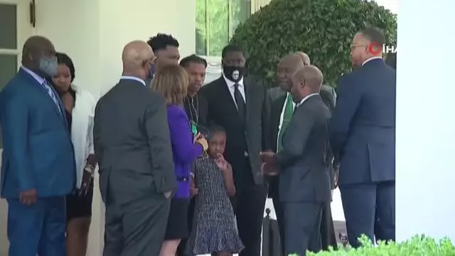 Biden, George Floyd'un ölümünün 1. yıl dönümünde ailesiyle görüştü