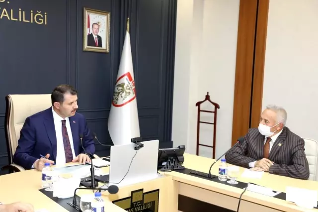 Çiftçiler yaralarına merhem arıyor