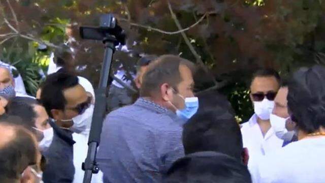 Davutoğlu, Meclis kapısında açıklama yapacağını duyurmuştu! Polis barikat kurdu