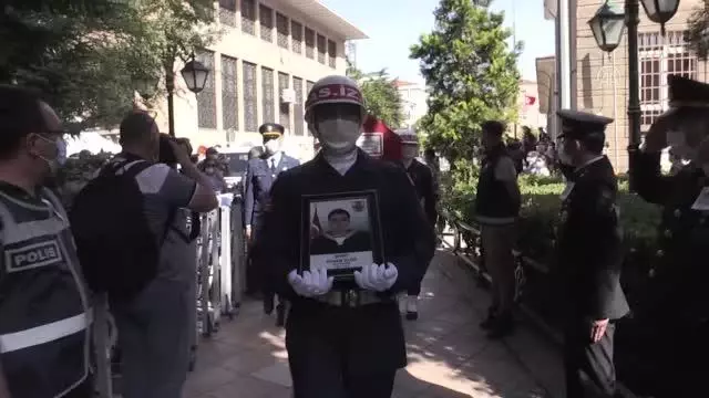 Son dakika haberi: Şehit İkmal Onbaşı Caner Ülüğ, memleketi Eskişehir'de son yolculuğa uğurlandı