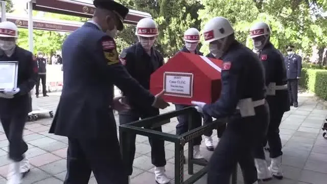 Son dakika haberi: Şehit İkmal Onbaşı Caner Ülüğ, memleketi Eskişehir'de son yolculuğa uğurlandı