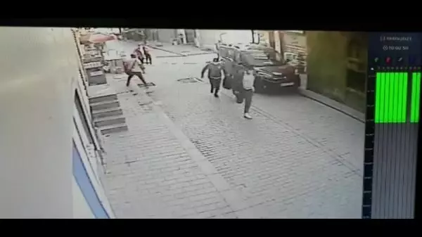 Son dakika haberleri... (Ek bilgiyle) Fatih'te aralarında polisin de bulunduğu 5 şüpheliden altın toptancısında soygun girişimi Son dakika haberleri... (Ek bilgiyle) Fatih'te aralarında polisin de bulunduğu 5 şüpheliden altın toptancısında soygun girişimi