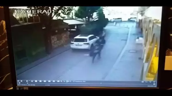 Son dakika haberleri... (Ek bilgiyle) Fatih'te aralarında polisin de bulunduğu 5 şüpheliden altın toptancısında soygun girişimi Son dakika haberleri... (Ek bilgiyle) Fatih'te aralarında polisin de bulunduğu 5 şüpheliden altın toptancısında soygun girişimi