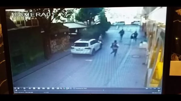 Son dakika haberleri... (Ek bilgiyle) Fatih'te aralarında polisin de bulunduğu 5 şüpheliden altın toptancısında soygun girişimi