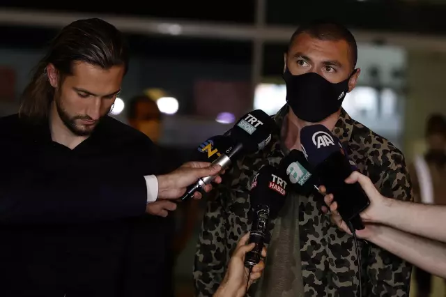 Fransa'da şampiyonluğa ulaşan Türk futbolcular, milli takım kampı için Antalya'ya geldi Fransa'da şampiyonluğa ulaşan Türk futbolcular, milli takım kampı için Antalya'ya geldi